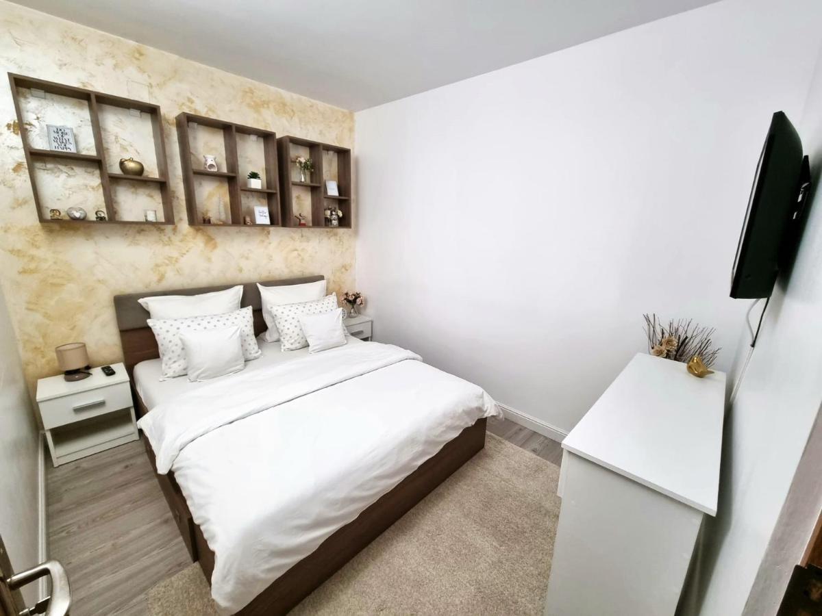 Ra Apartment - Ared Орадя Экстерьер фото